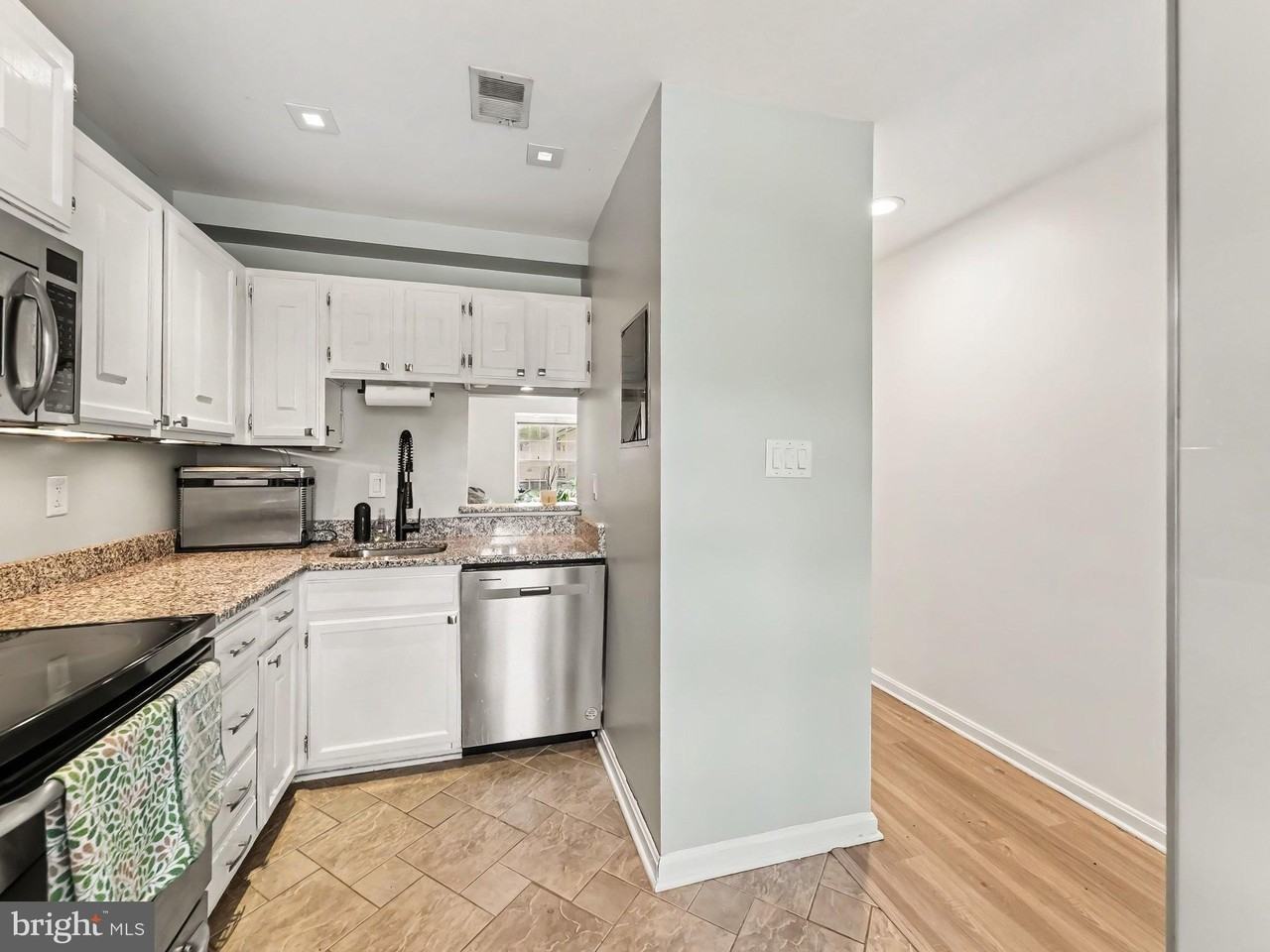 13849 Constitution Ct - Photo 6 of 20