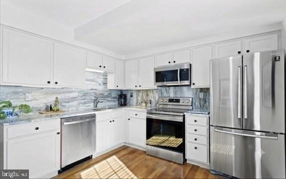 3130 Barnard Ct - Photo 2 of 24