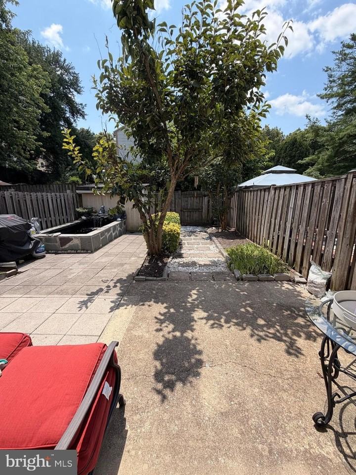 7735 Matisse Way - Photo 2 of 5