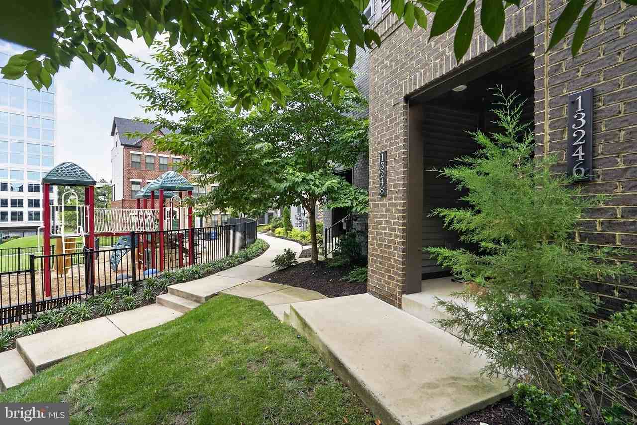 13246 Lake Woodland Way #5A - Photo 2 of 40