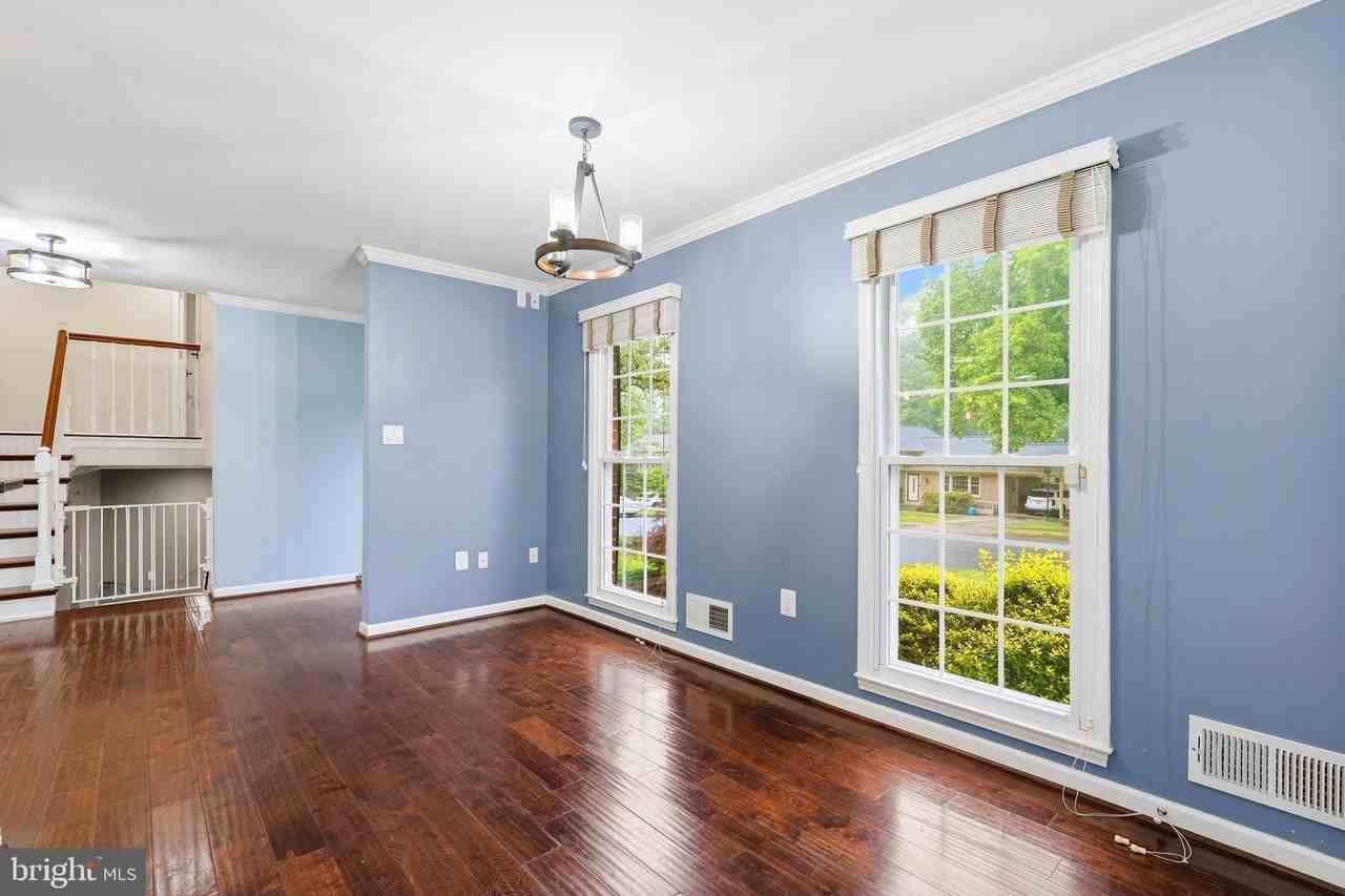 12017 William And Mary Cir - Photo 5 of 38