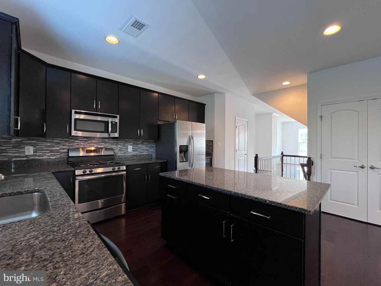 9243 Dawkins Crest Cir - Photo 4 of 31