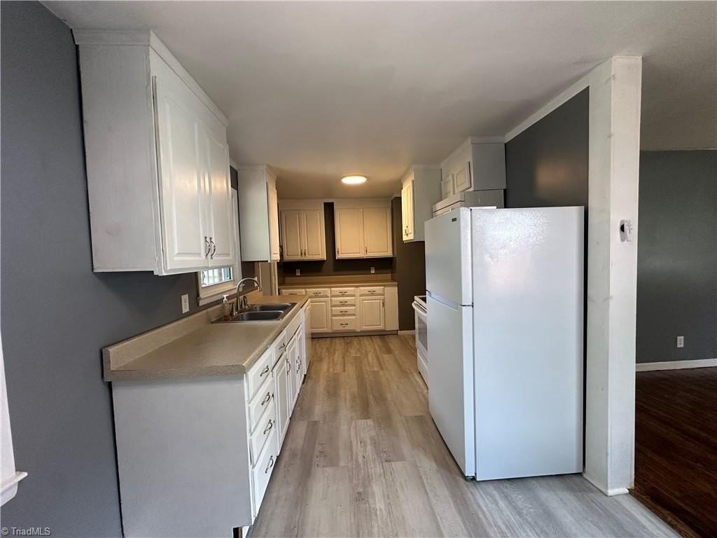 437 W 26th St - Photo 3 of 14