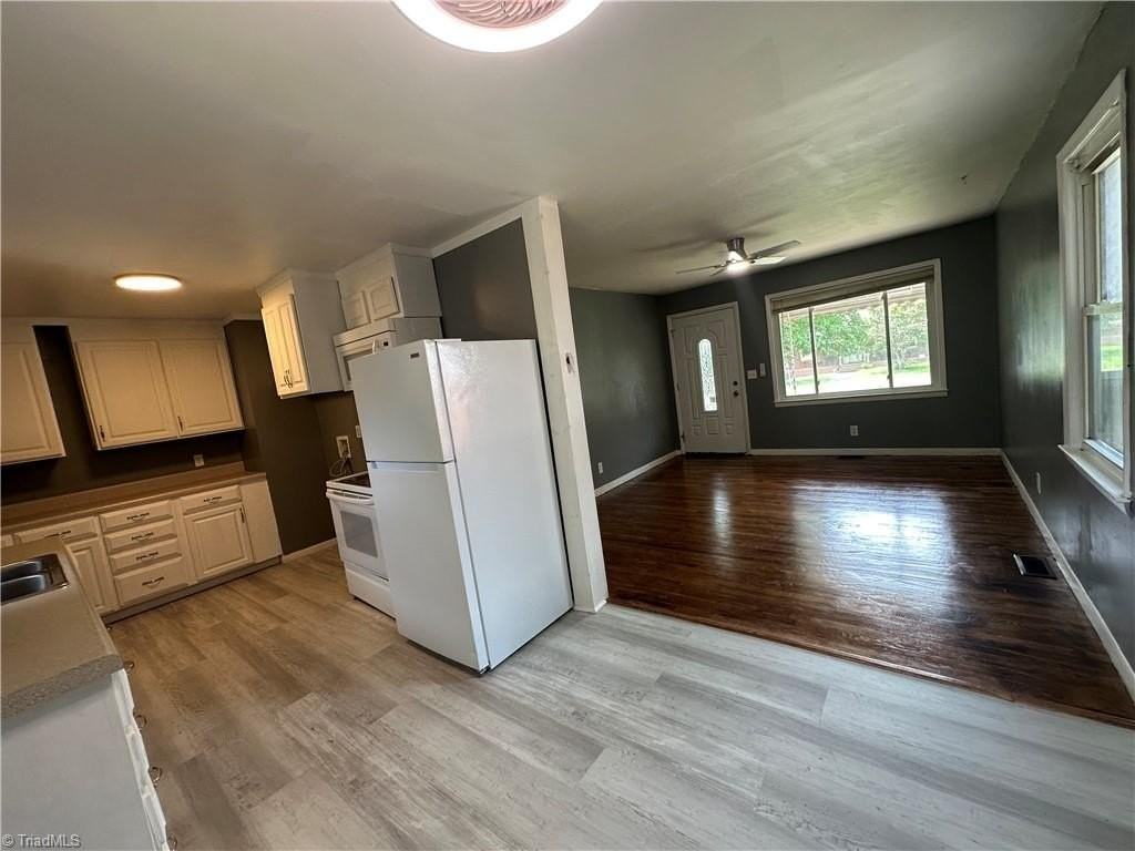 437 W 26th St - Photo 4 of 14