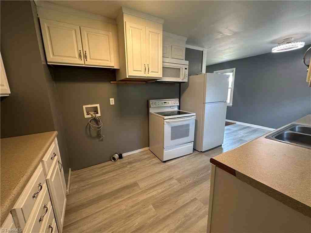 437 W 26th St - Photo 6 of 14