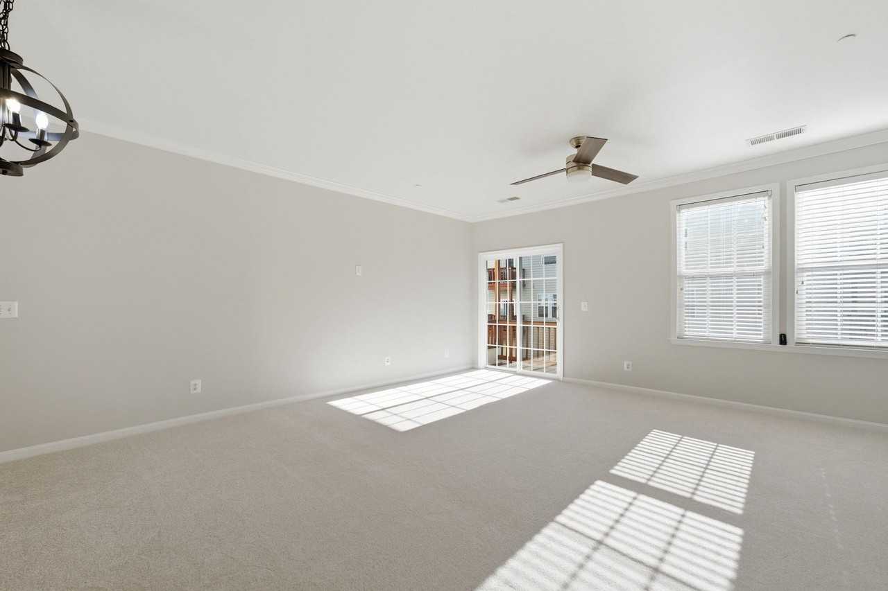 24678 Byrne Meadow Sq - Photo 3 of 23