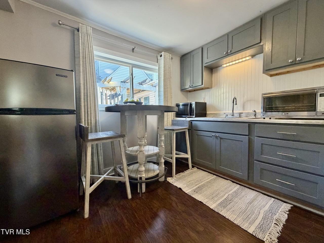212 W F St #A - Photo 4 of 15