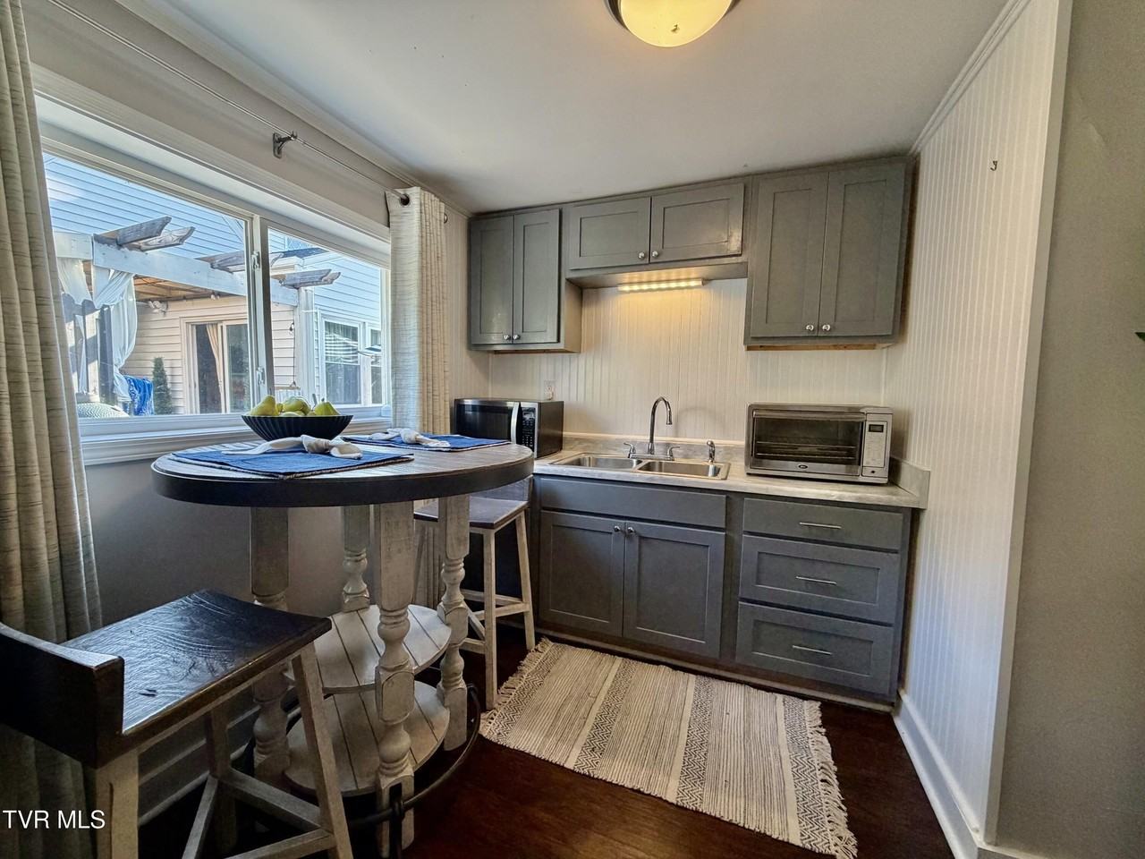 212 W F St #A - Photo 5 of 15
