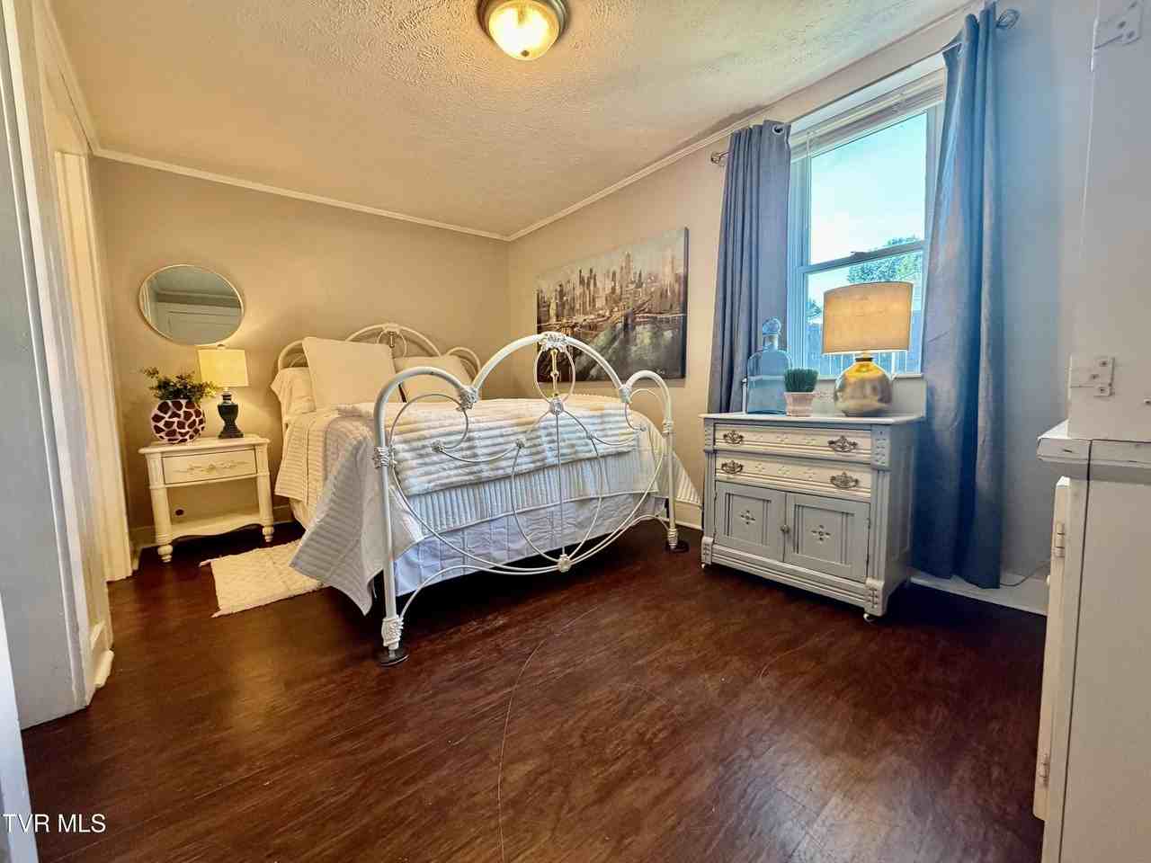 212 W F St #A - Photo 7 of 15