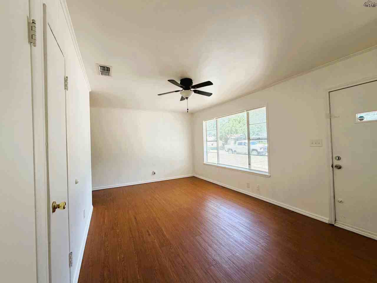 2951 Moffett Ave - Photo 4 of 23