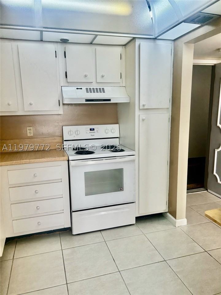 1200 Saint Charles Pl #606 - Photo 7 of 17