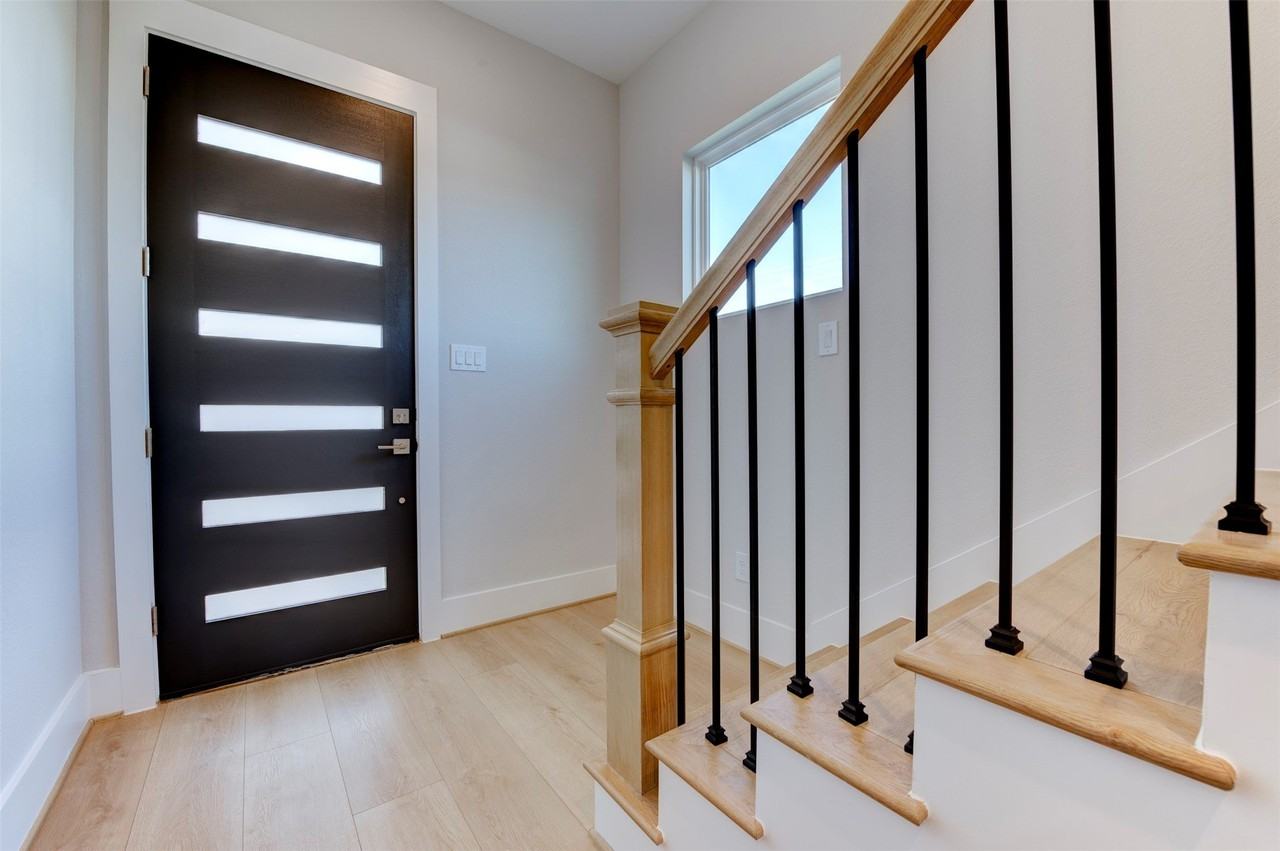 5138 Rosslyn Rd - Photo 3 of 43