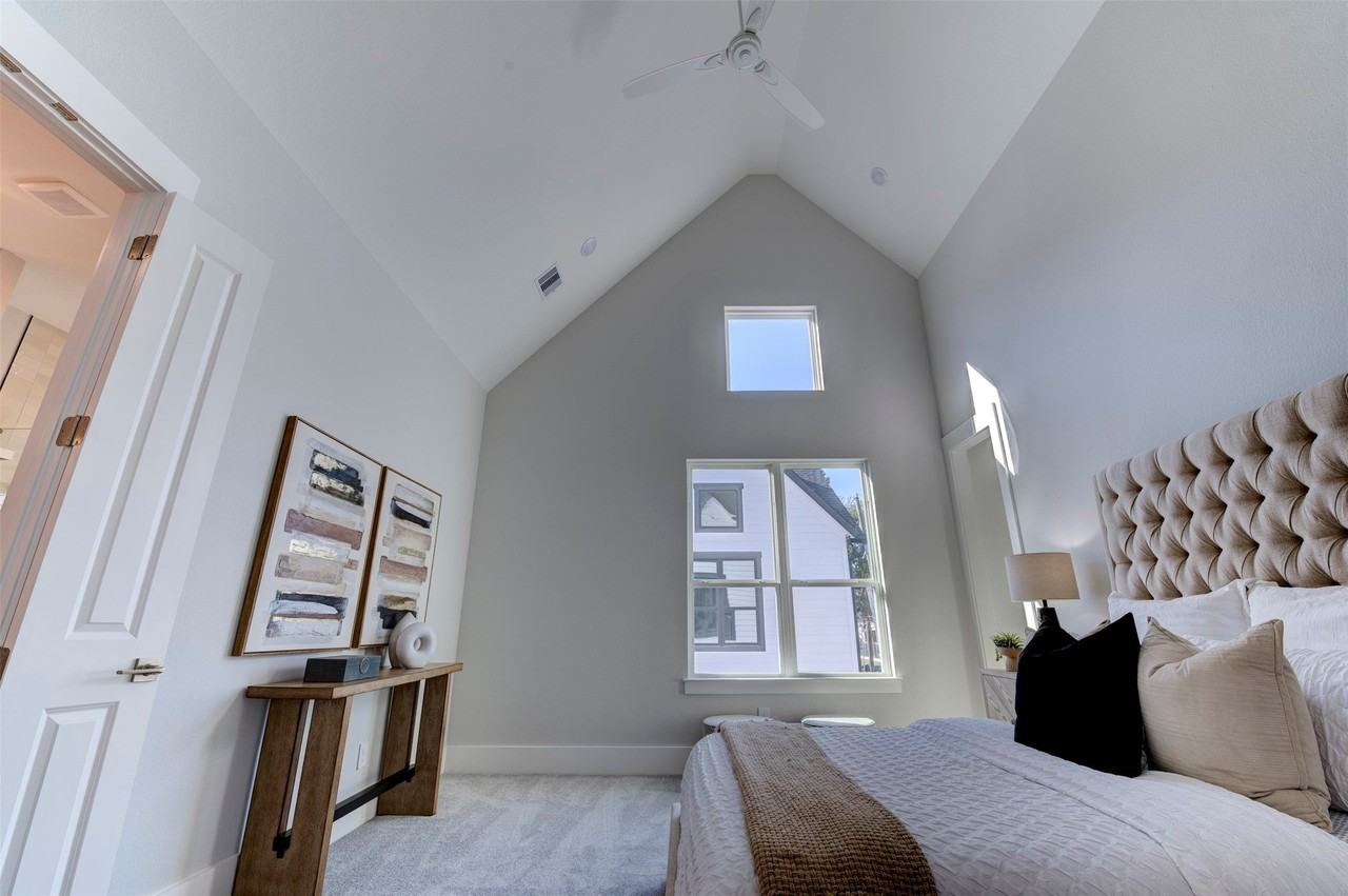 5138 Rosslyn Rd - Photo 5 of 43