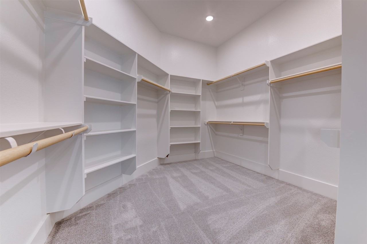 5138 Rosslyn Rd - Photo 6 of 43