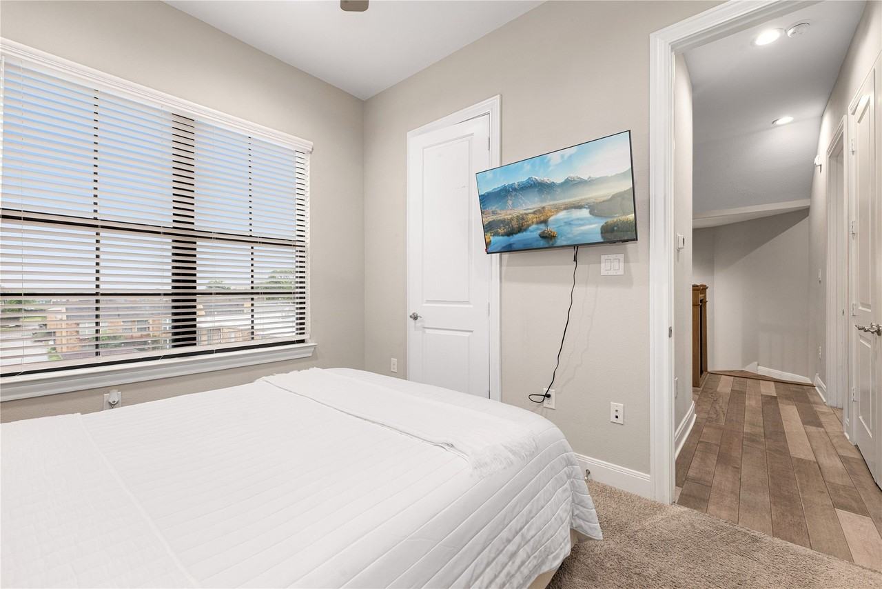 3334 Beverly Forest Dr - Photo 5 of 45