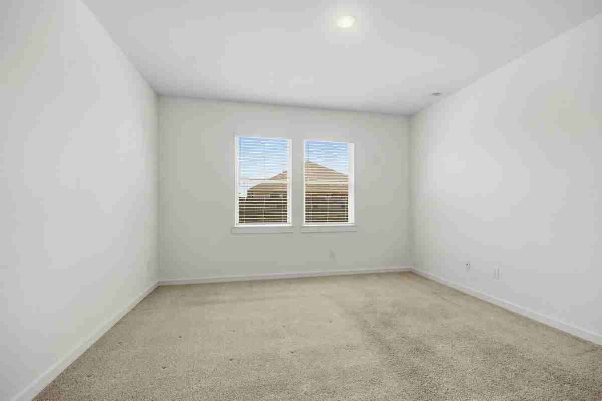 8427 Bay Ridge Cir - Photo 4 of 26