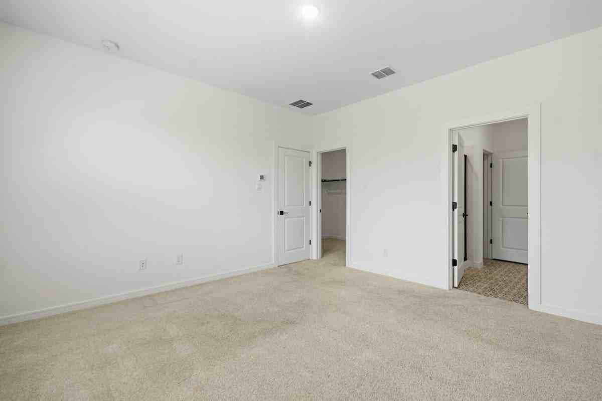 8427 Bay Ridge Cir - Photo 5 of 26