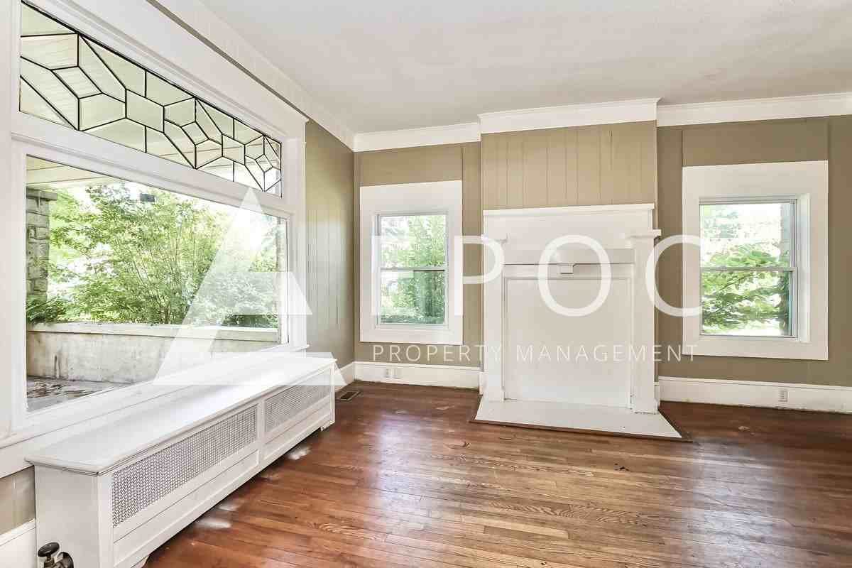 731 S Broad St - Photo 7 of 16