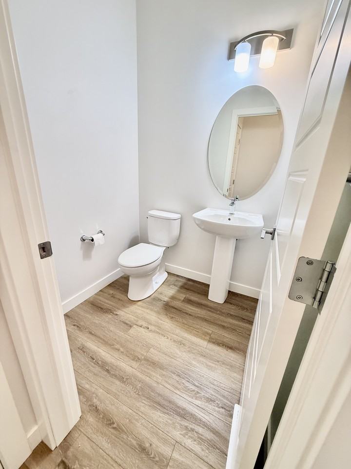 48 Ambleside Cres Nw - Photo 7 of 28