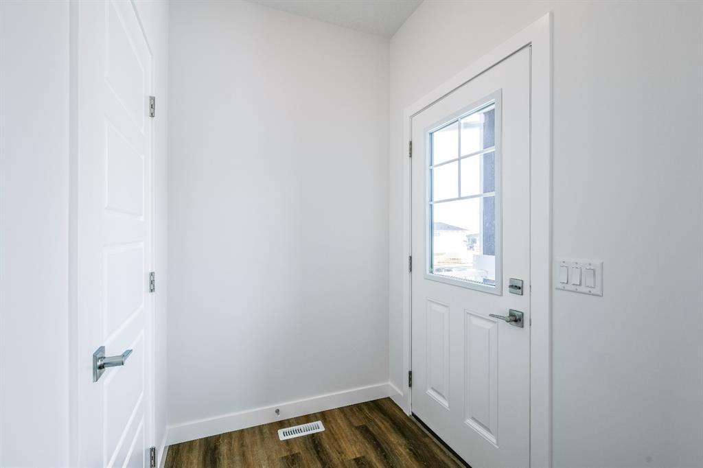 48 Ambleside Cres Nw - Photo 4 of 50