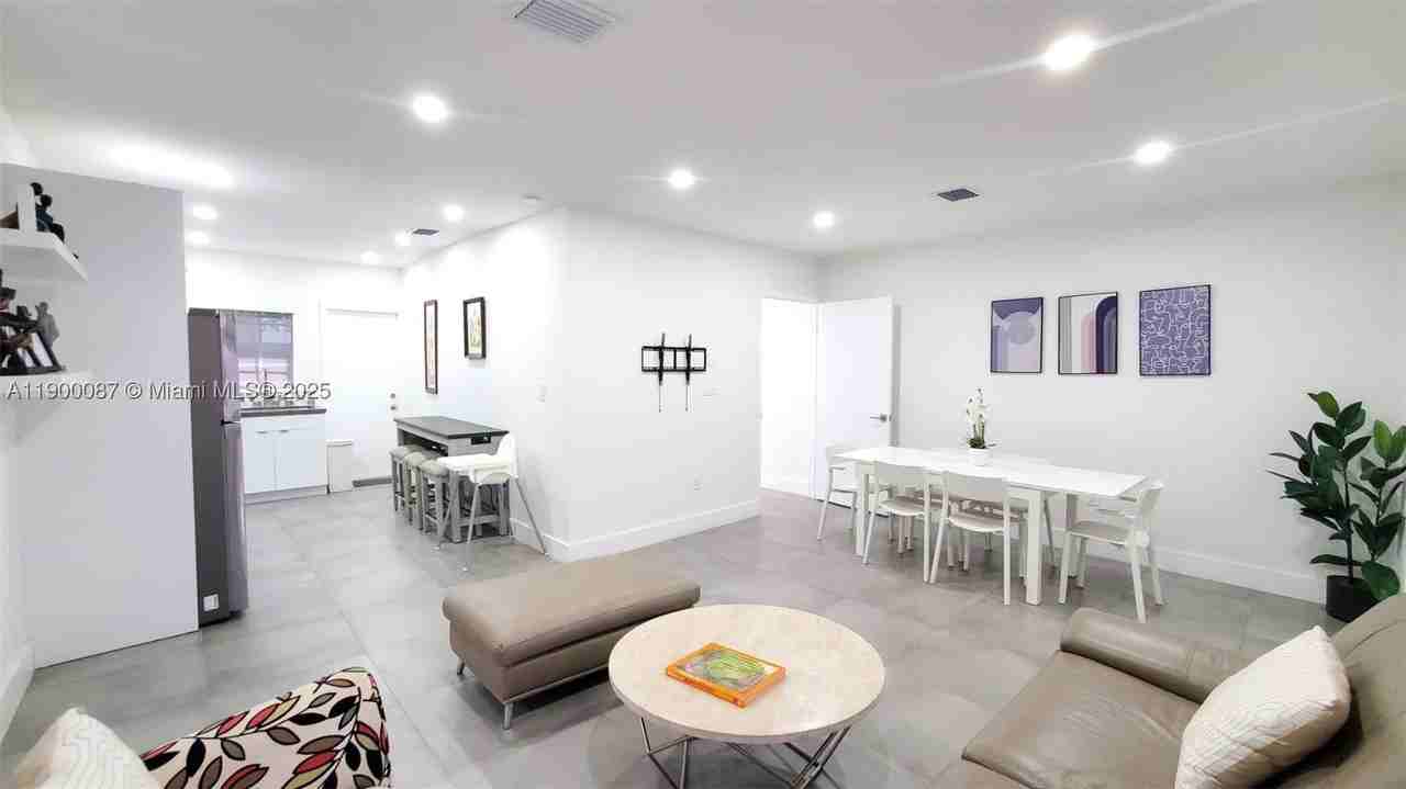 510 Ne 66th St #1 - Photo 6 of 33
