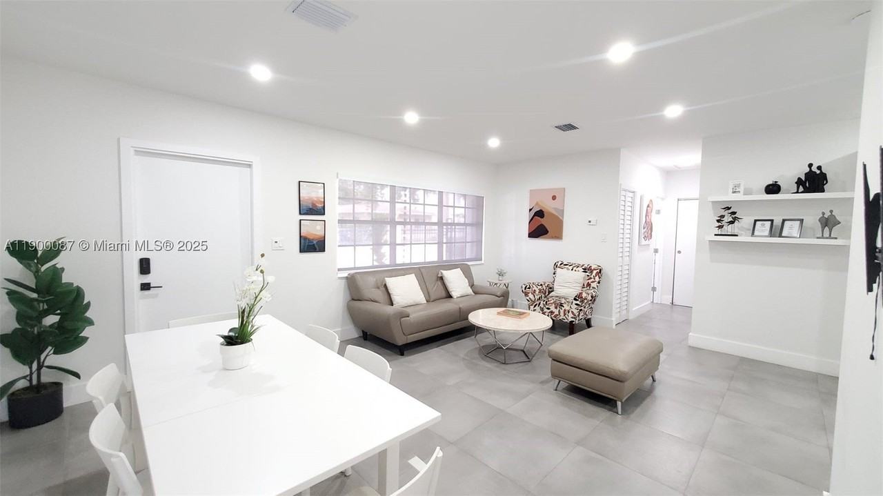 510 Ne 66th St #1 - Photo 7 of 33