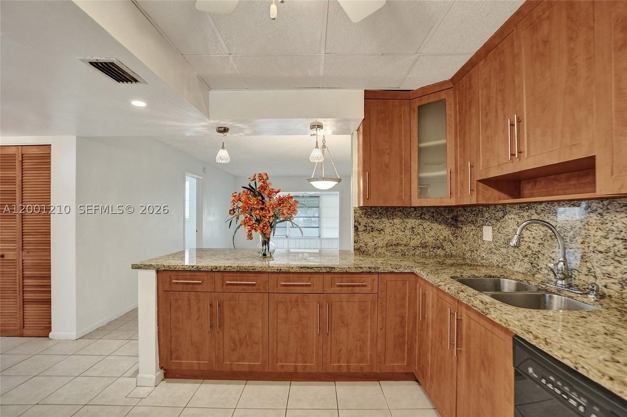 3051 Nw 46th Ave #101 - Photo 4 of 38
