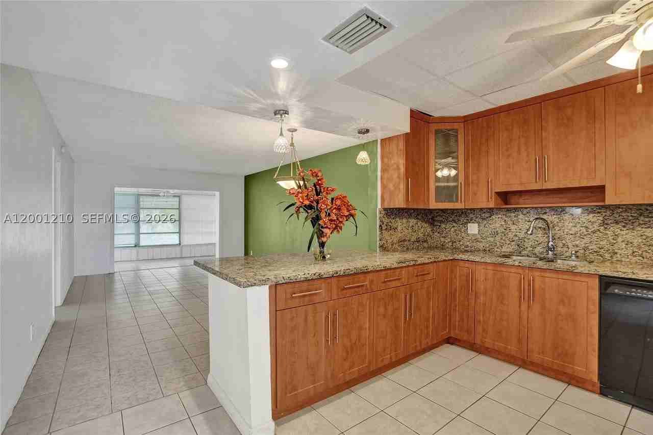 3051 Nw 46th Ave #101 - Photo 5 of 38