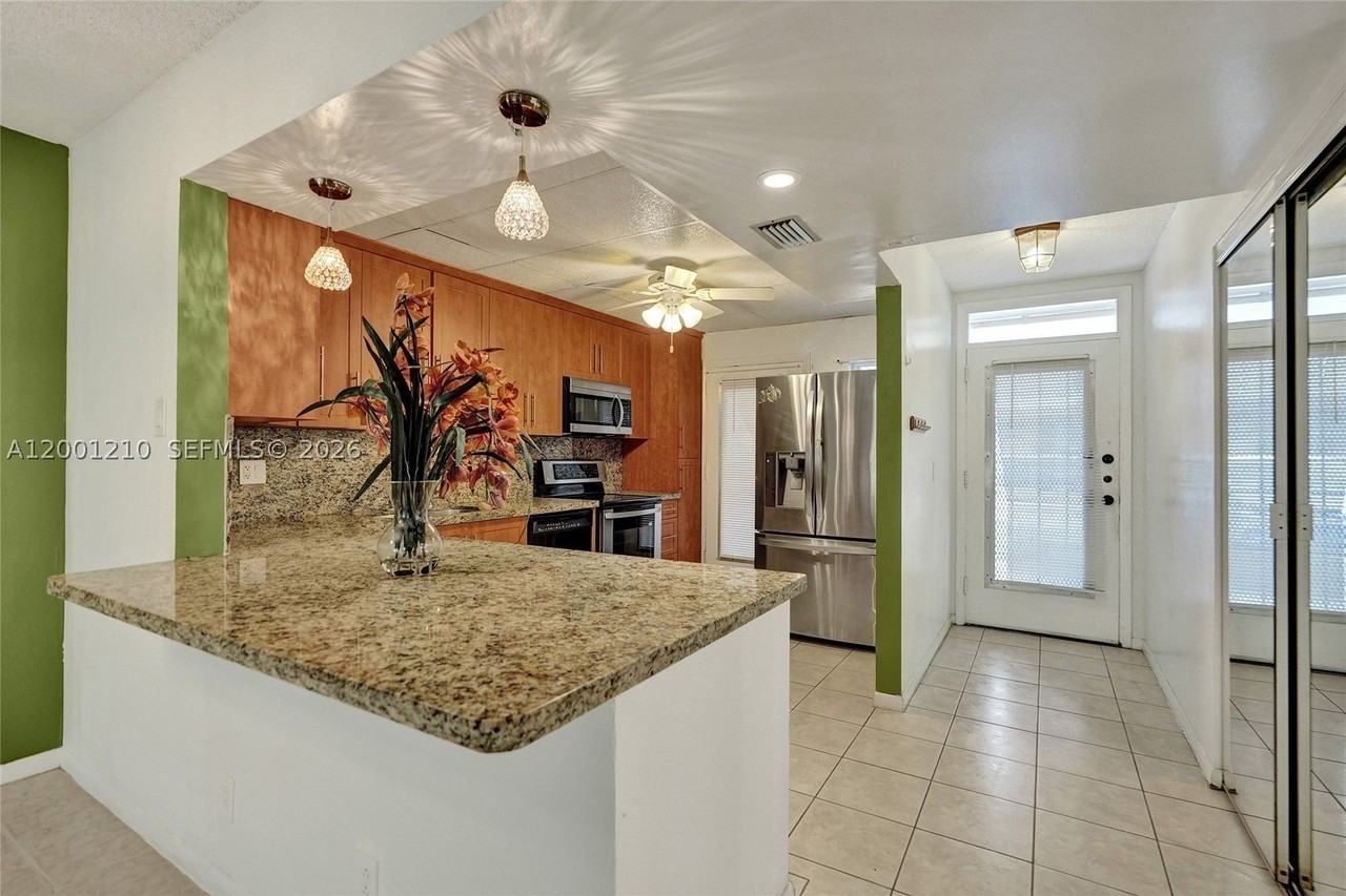 3051 Nw 46th Ave #101 - Photo 7 of 38