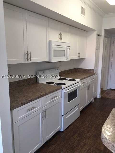 131 Sw 117th Ave #8101 - Photo 7 of 40