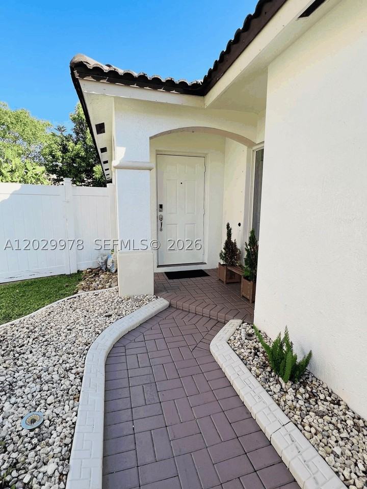 13311 Sw 42nd St - Photo 3 of 7