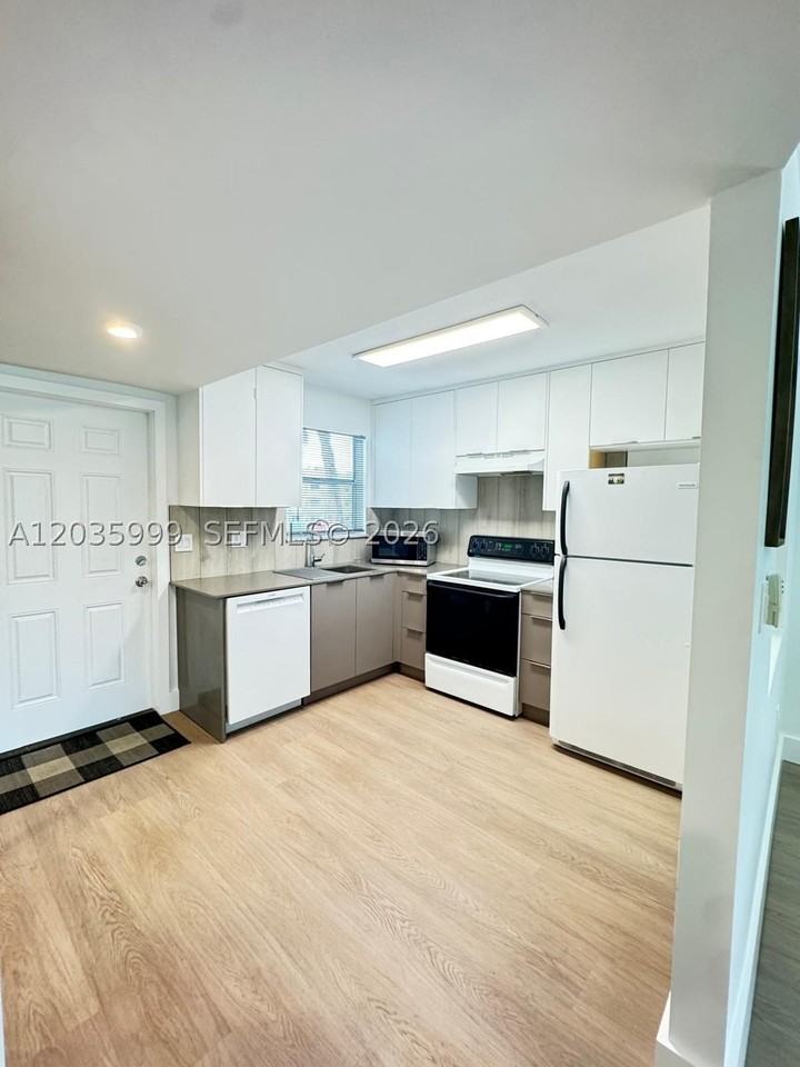 8300 Sunrise Lakes Blvd #212 - Photo 4 of 23