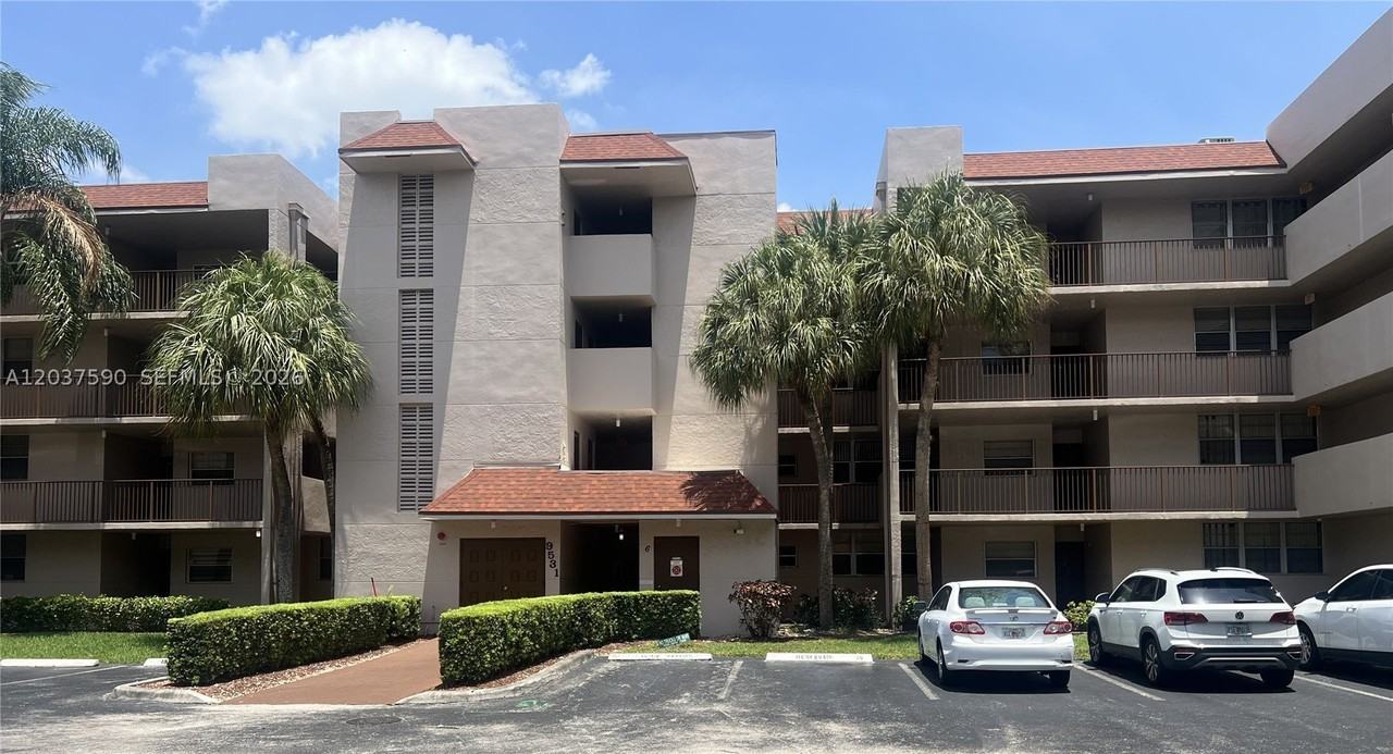 9531 Seagrape Dr #305