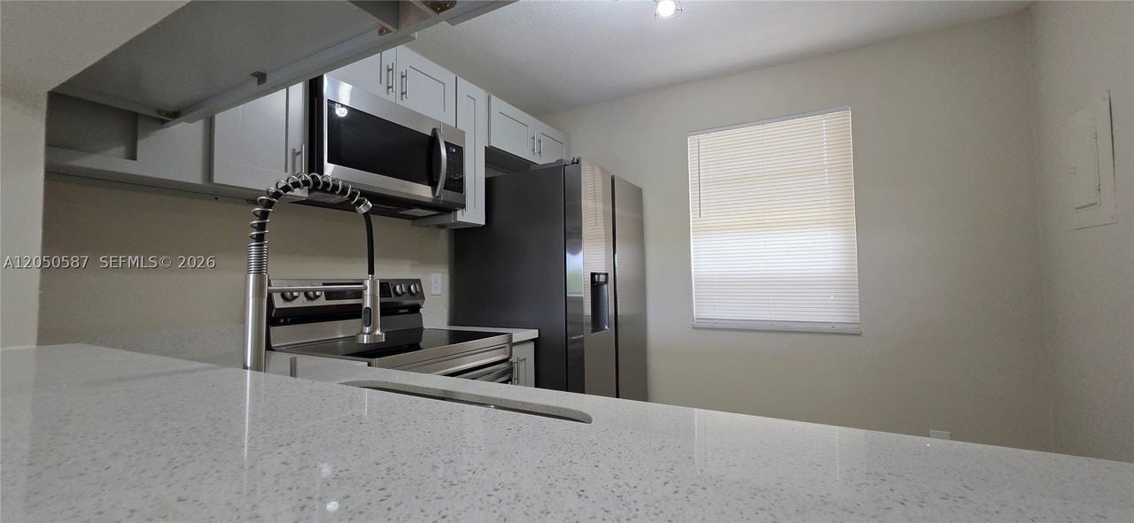 3790 N University Dr #H1 - Photo 6 of 37
