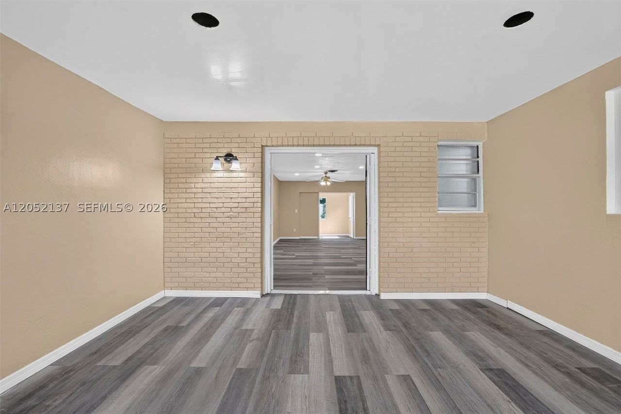 4351 Nw 25th St - Photo 2 of 29