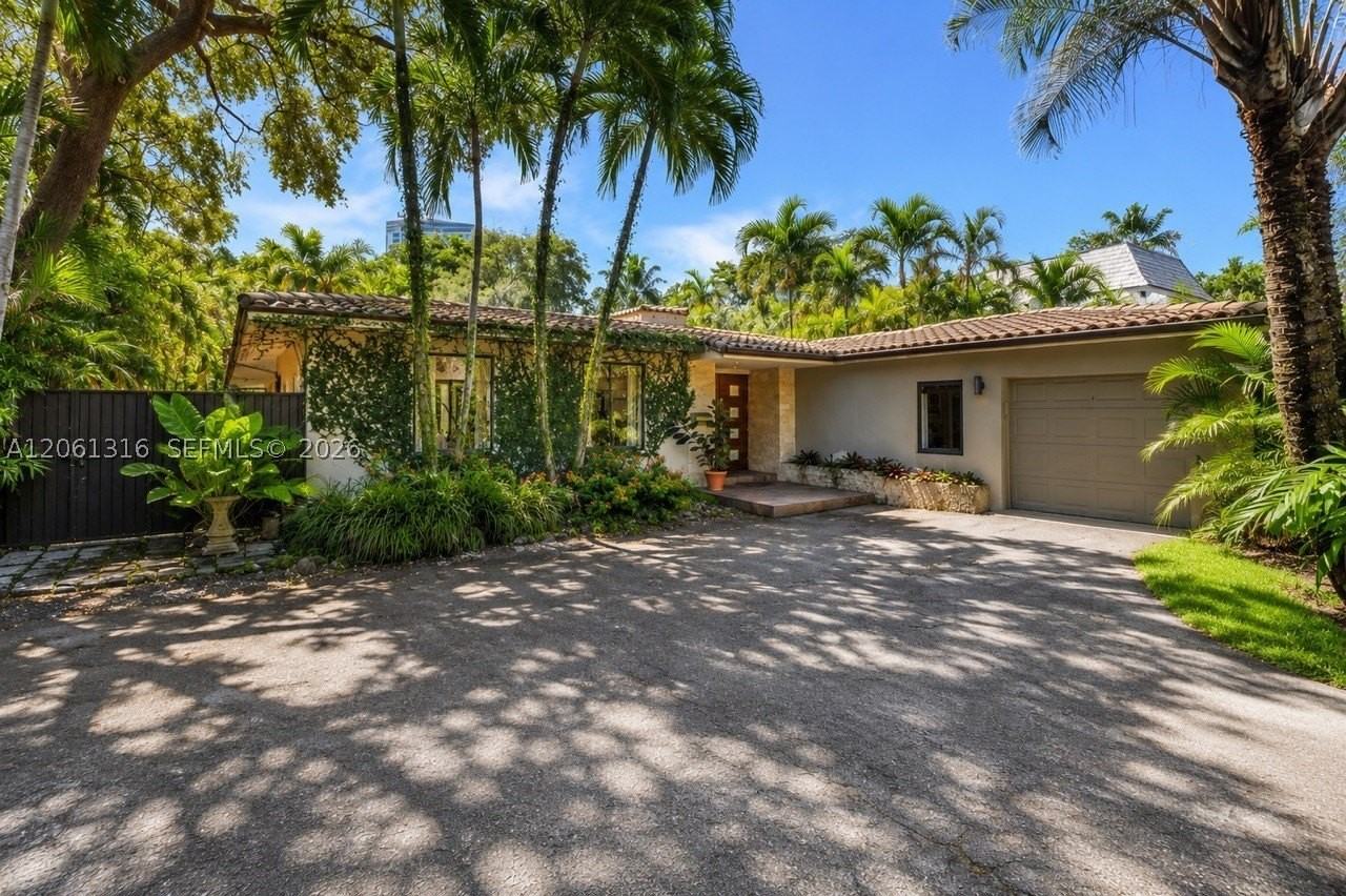 560 Sabal Palm Rd - Photo 2 of 10