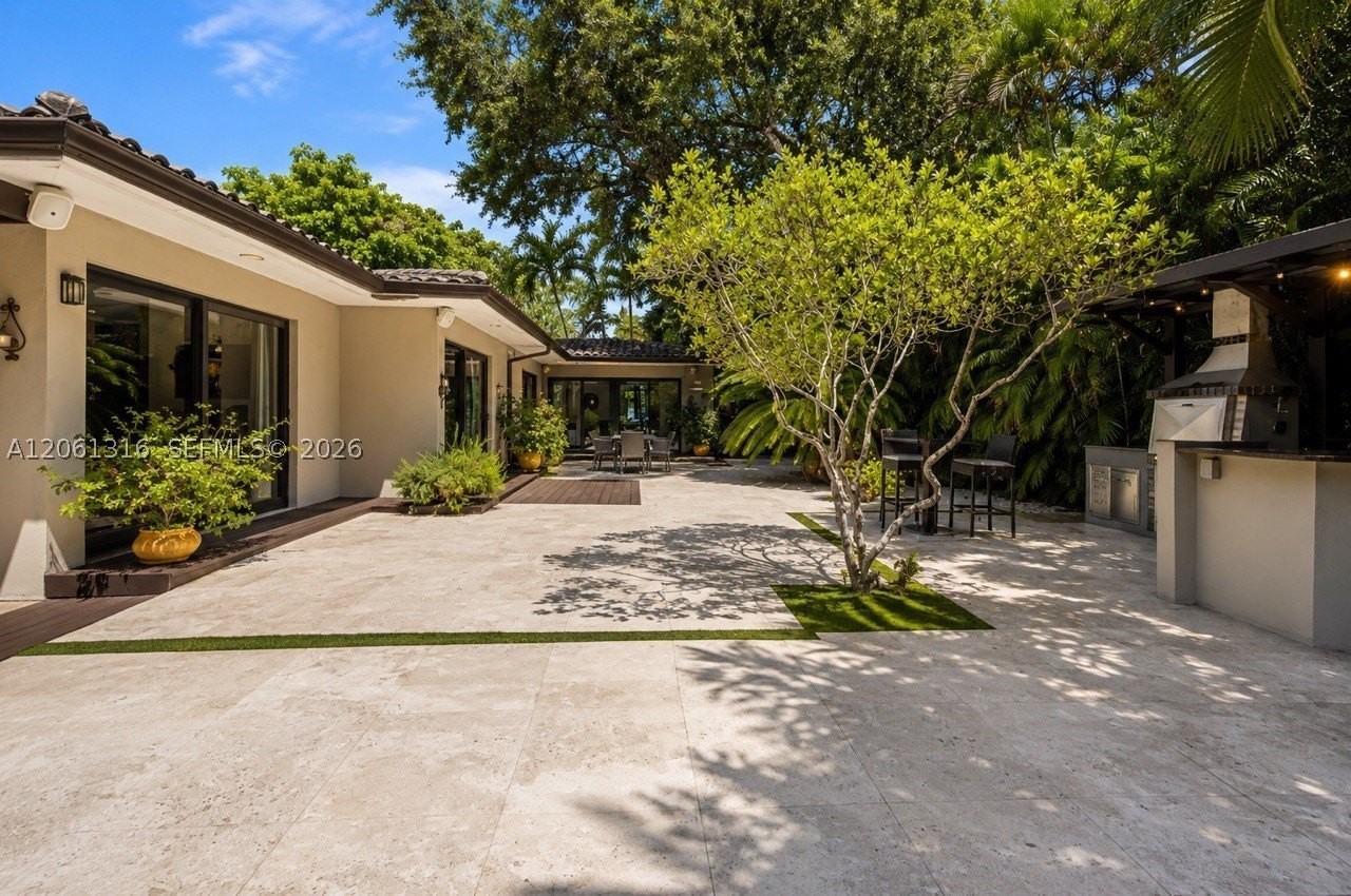 560 Sabal Palm Rd - Photo 7 of 10