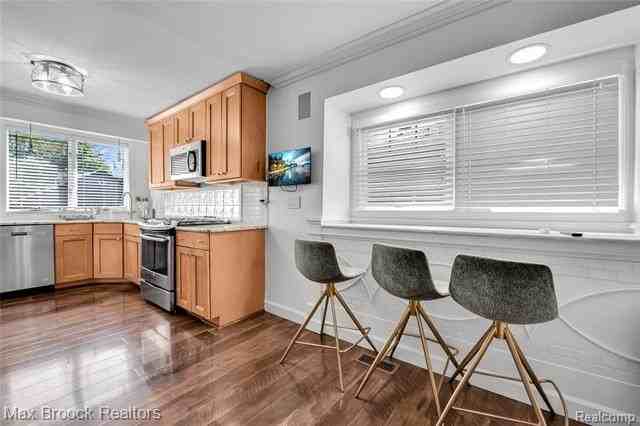 1444 Bennaville Ave - Photo 7 of 29