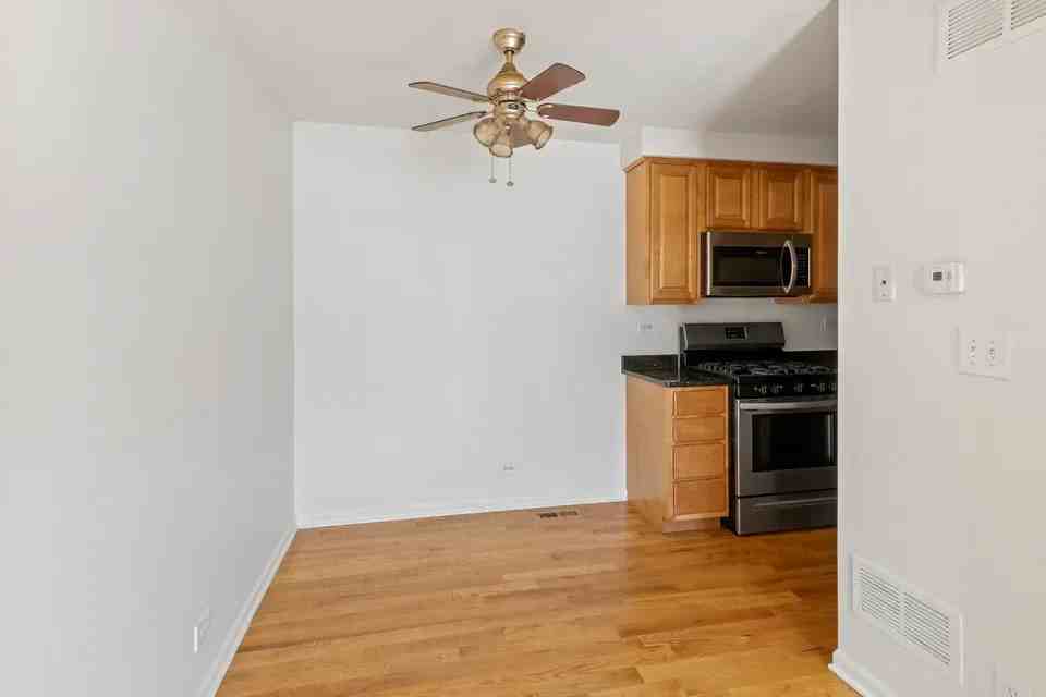 112 Surrey Dr - Photo 3 of 15