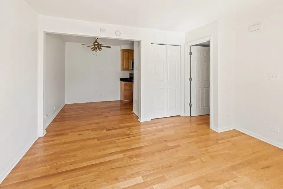 112 Surrey Dr - Photo 6 of 15