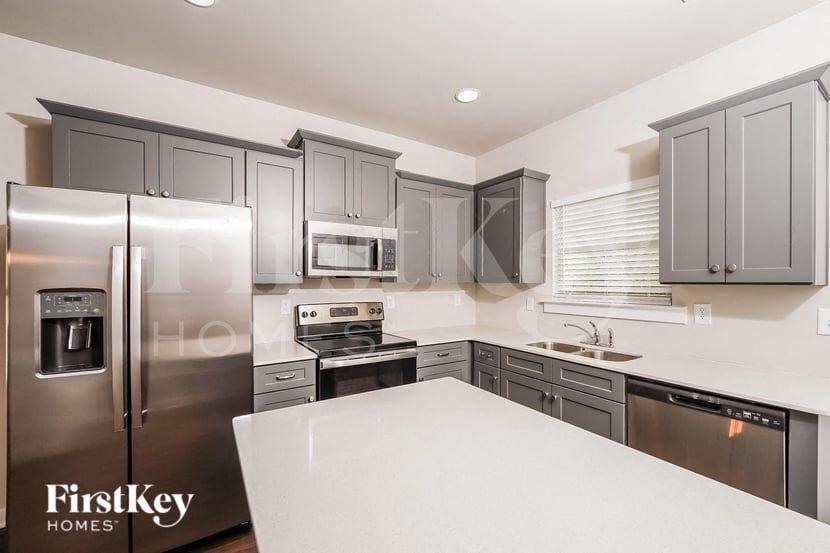 1325 Brookhaven Dr - Photo 4 of 15