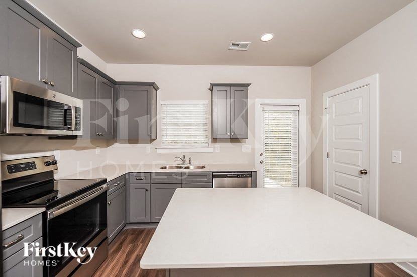 1325 Brookhaven Dr - Photo 5 of 15