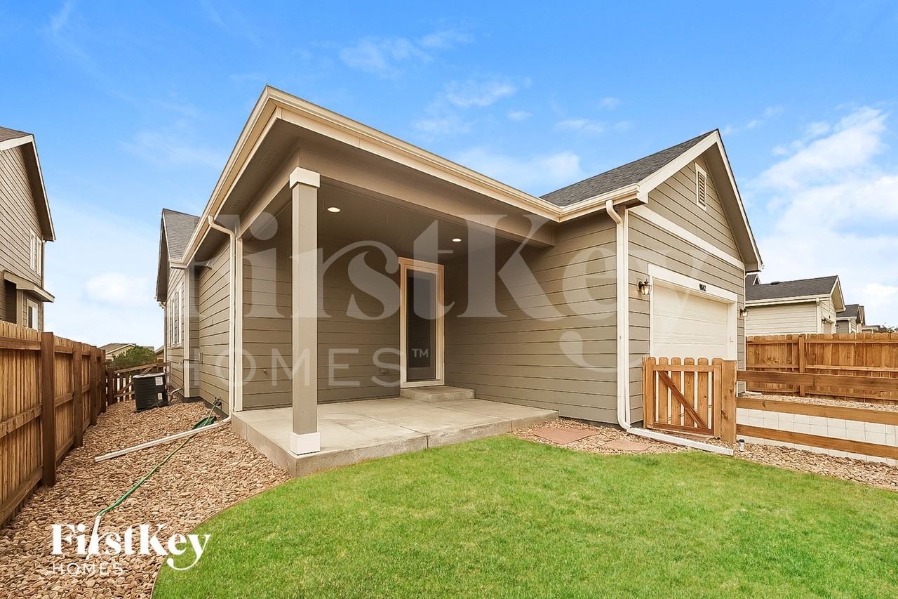 9842 Reunion Pkwy - Photo 2 of 15