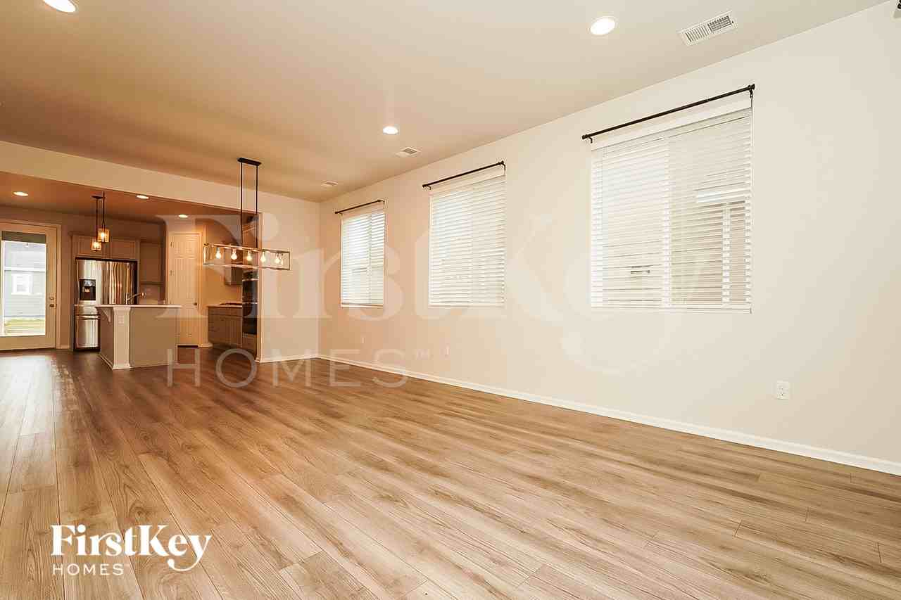 9842 Reunion Pkwy - Photo 3 of 15