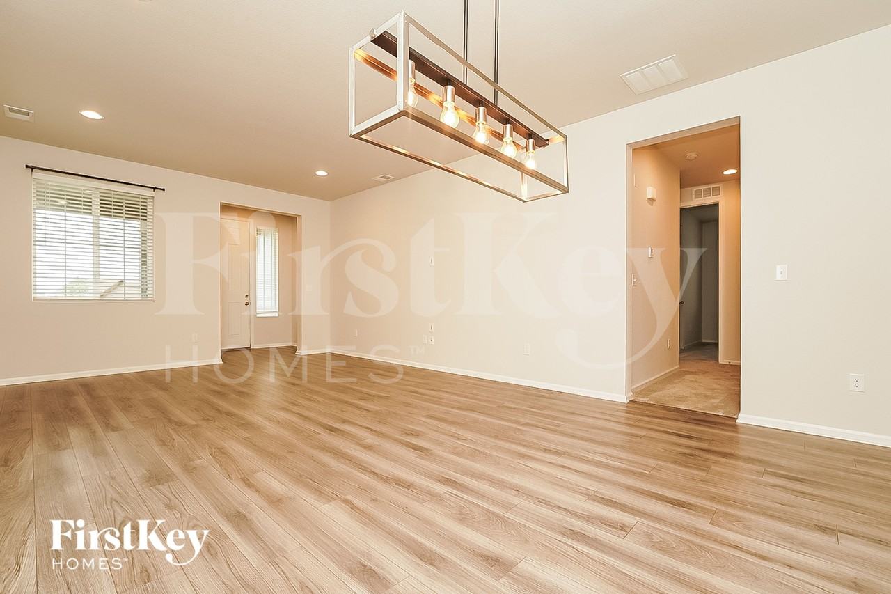 9842 Reunion Pkwy - Photo 4 of 15