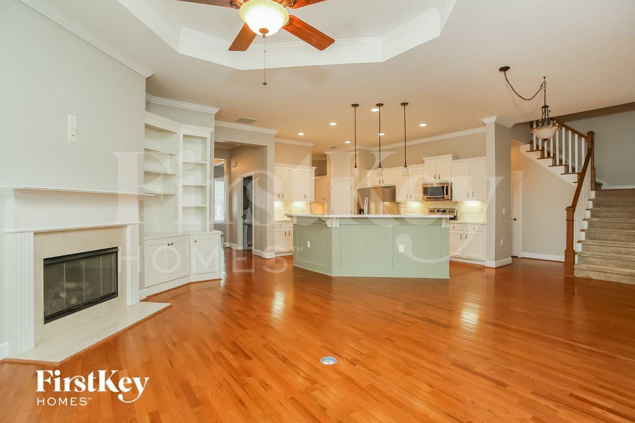 207 Hickory Nut Ln - Photo 2 of 15