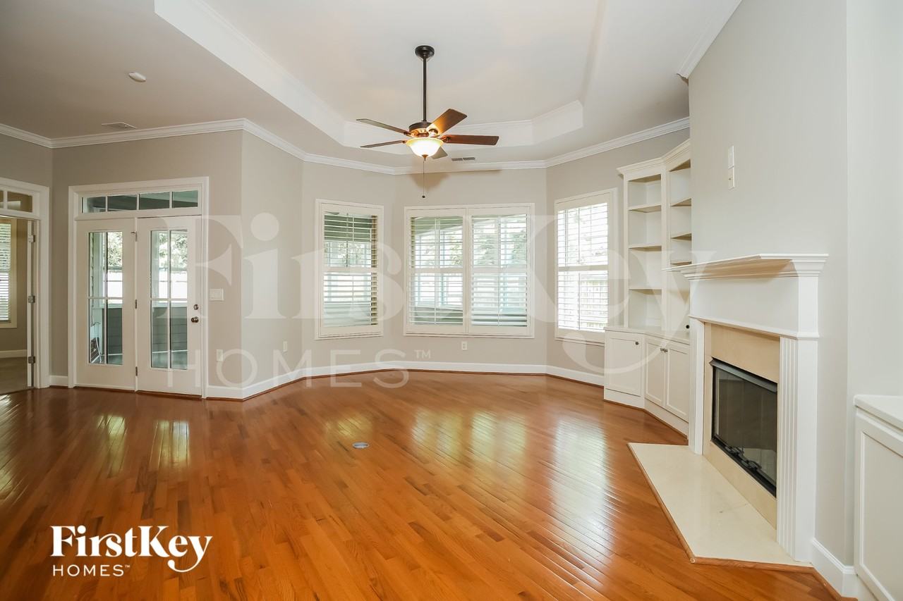 207 Hickory Nut Ln - Photo 3 of 15