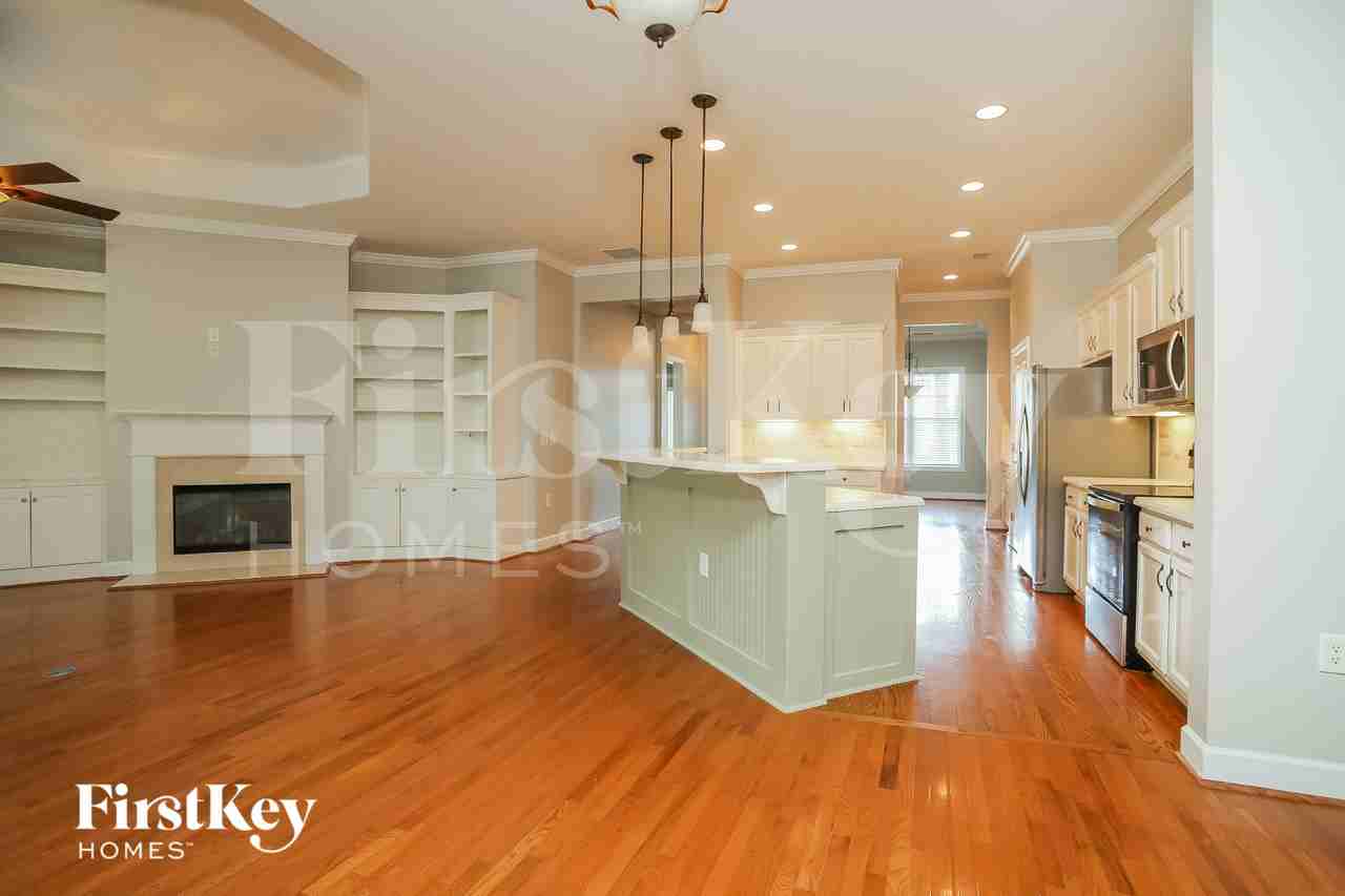 207 Hickory Nut Ln - Photo 4 of 15