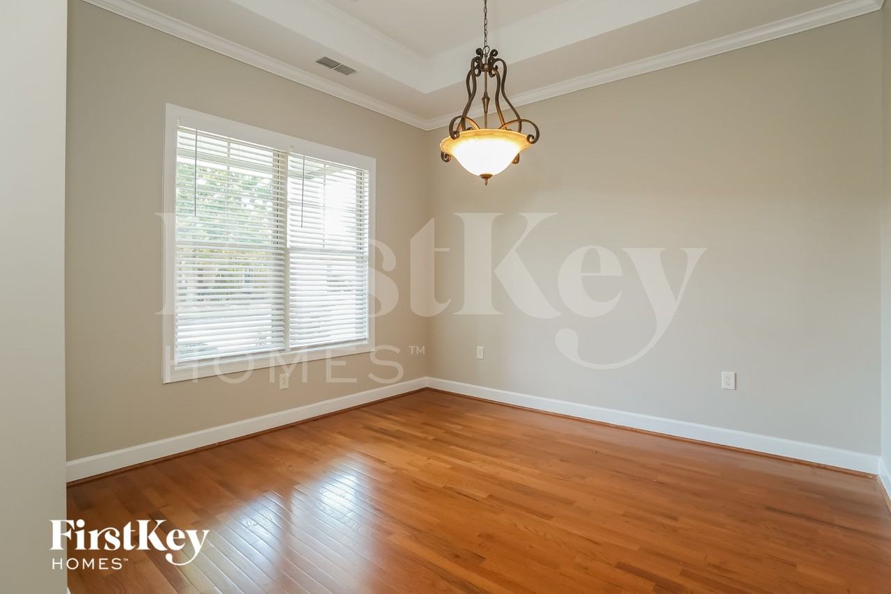 207 Hickory Nut Ln - Photo 5 of 15