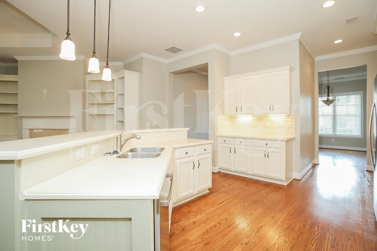 207 Hickory Nut Ln - Photo 7 of 15